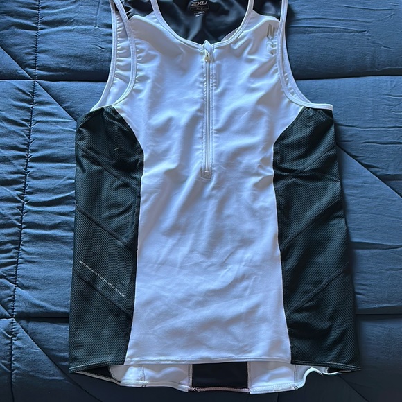 2XU Triathlon Race Top with Rear pockets - Picture 1 of 3